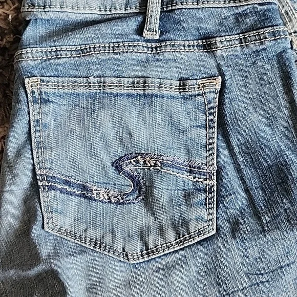 Silver Jeans Suki Capri - Picture 2 of 6